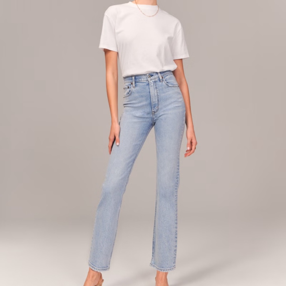 Abercrombie Ultra High Rise Ankle Straight 25R
